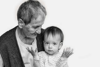 Myslíte si, že prarodiče nemají vůči svým vnoučatům žádné povinnosti? Omyl - Médium.cz